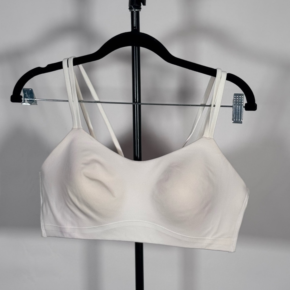 NWOT Lululemon Like a Cloud Bra *Light Support, B/C Cup White - Picture 3 of 4